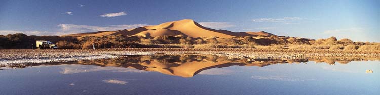 Sahara, Libyen-Expedition: Salzsee vor den Dnen des Erg Ubari